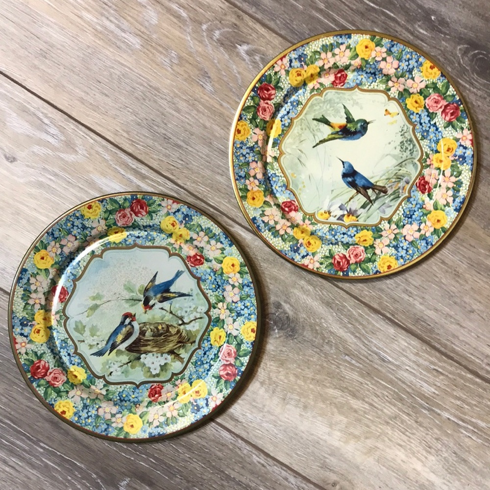 Vintage Daher Decorated Ware Tin Plates - Set of 2